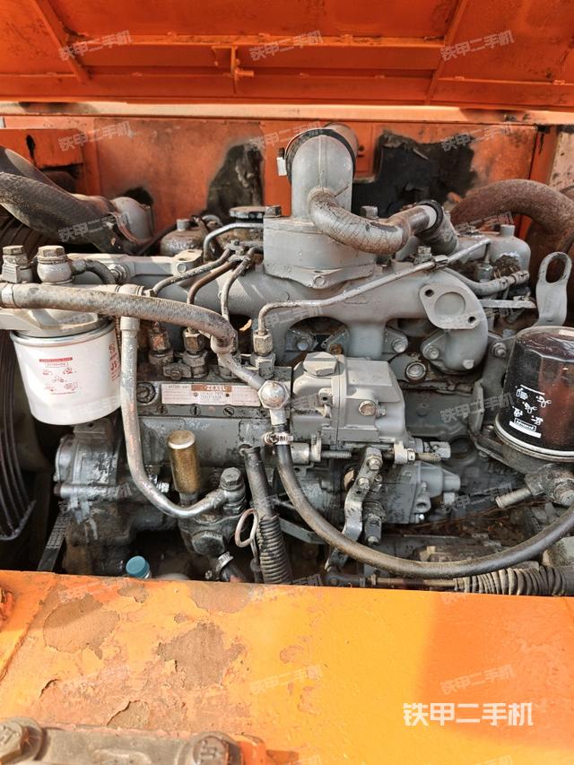 發(fā)動(dòng)機(jī)室（上車(chē)部件）