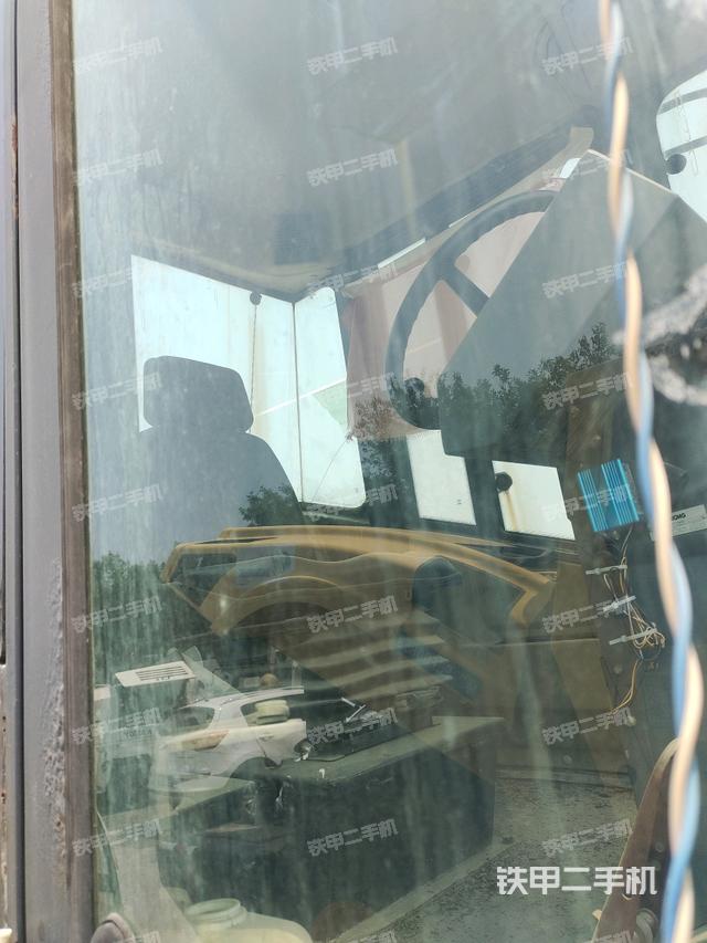 駕駛室操作臺（設(shè)備外觀及核心部件）