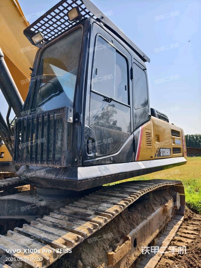 駕駛室整體（整機外觀）