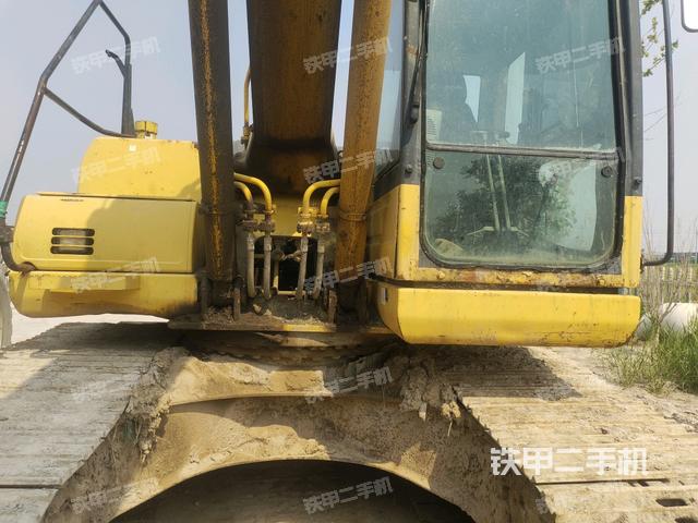 轉(zhuǎn)盤(pán)和下車(chē)架正前(工作和回轉(zhuǎn)裝置) 轉(zhuǎn)盤(pán)和下車(chē)架正前(工作和回轉(zhuǎn)裝置)