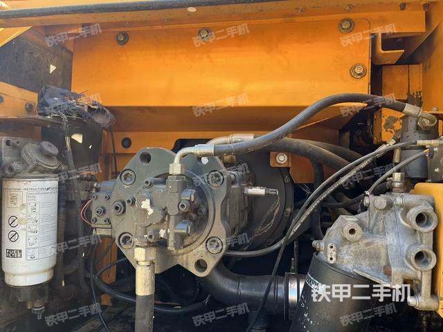 液压泵舱室正面整体(整机外观) 液压泵舱室正面整体(整机外观)