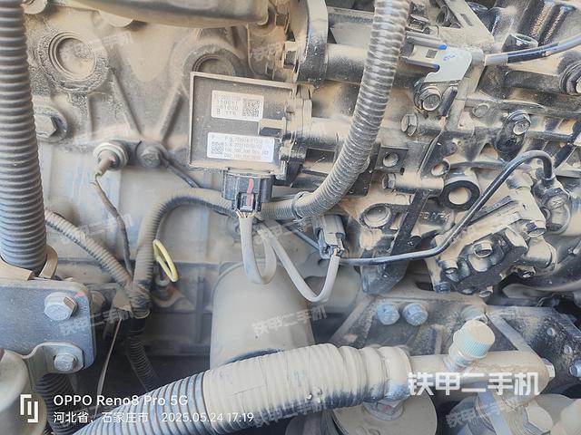 液压泵舱室正面整体（整机外观）