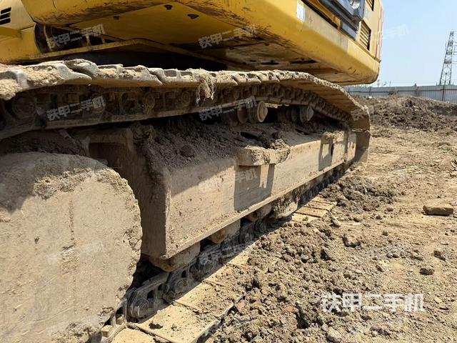 单侧履带整体(整机外观) 单侧履带整体(整机外观)