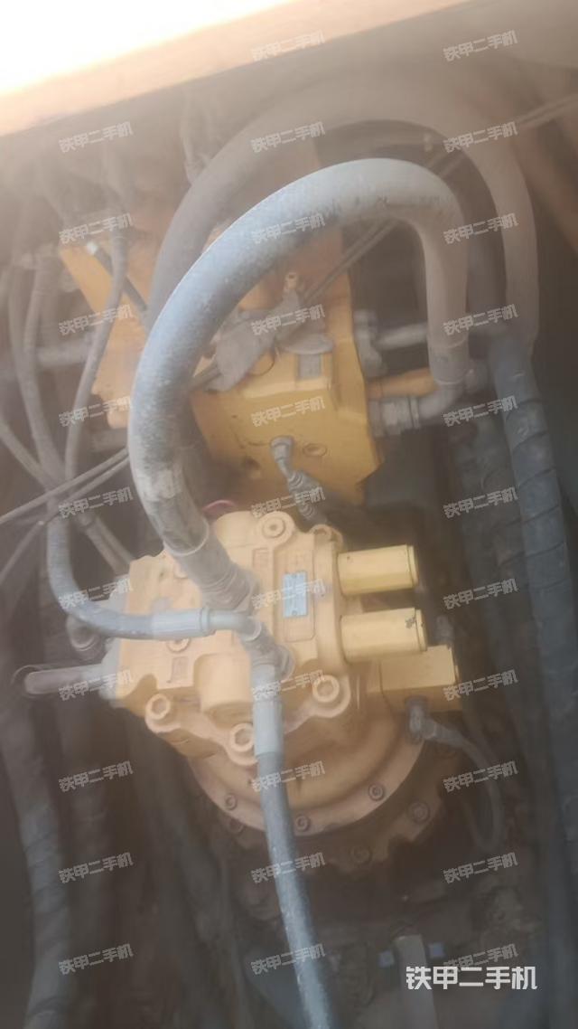 回轉(zhuǎn)馬達(dá)和主控閥(整機(jī)外觀) 回轉(zhuǎn)馬達(dá)和主控閥(整機(jī)外觀)