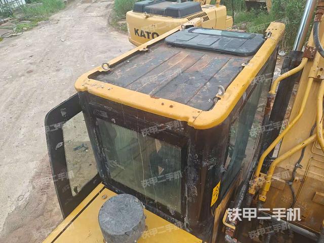 驾驶室顶部(整机外观) 驾驶室顶部(整机外观)