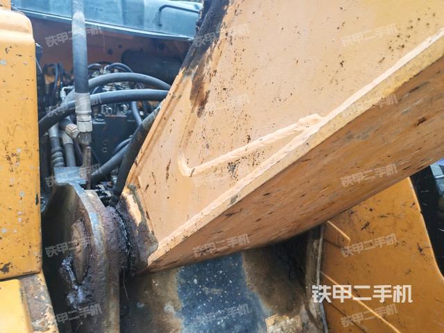 大臂根部?斜視(工作和回轉(zhuǎn)裝置) 大臂根部?斜視(工作和回轉(zhuǎn)裝置)