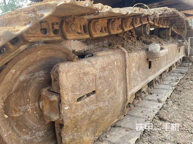 左側(cè)履帶整體?(行走機(jī)構(gòu)) 左側(cè)履帶整體?(行走機(jī)構(gòu))