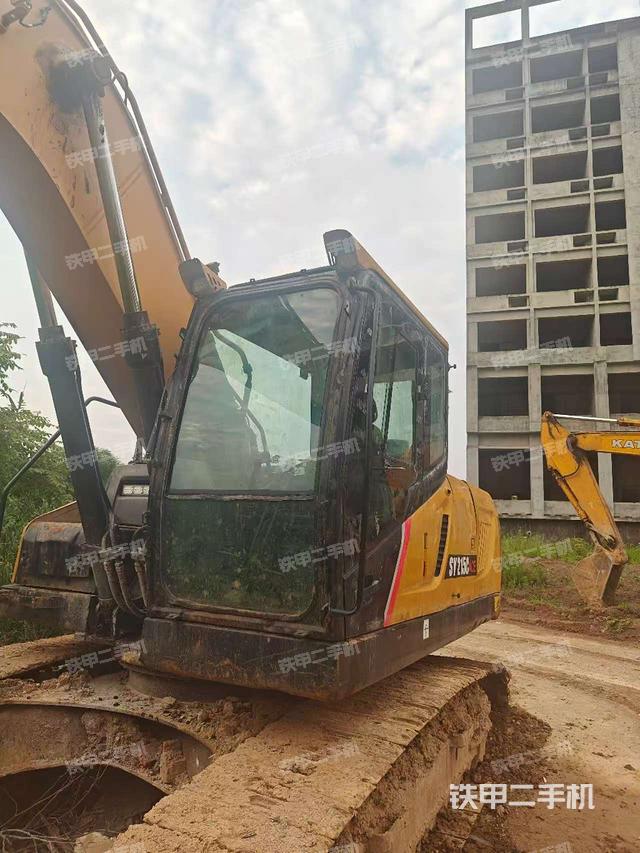 驾驶室整体(整机外观) 驾驶室整体(整机外观)