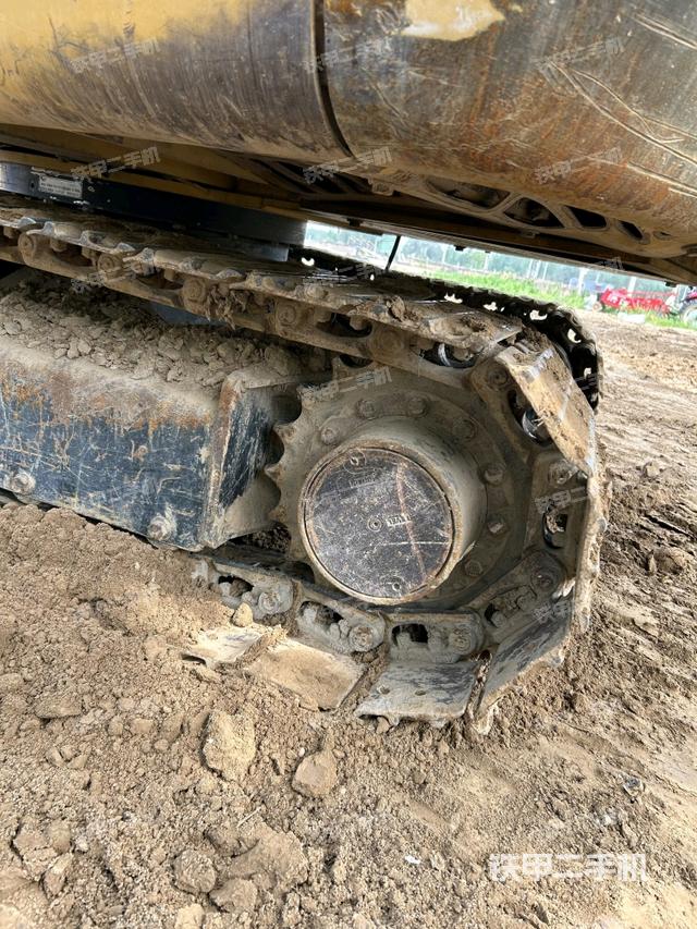 單側(cè)履帶整體(整機外觀) 單側(cè)履帶整體(整機外觀)