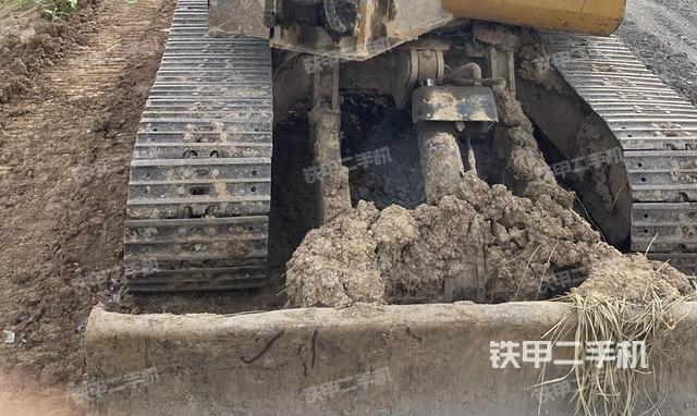 轉(zhuǎn)盤和下車架正前(工作和回轉(zhuǎn)裝置) 轉(zhuǎn)盤和下車架正前(工作和回轉(zhuǎn)裝置)