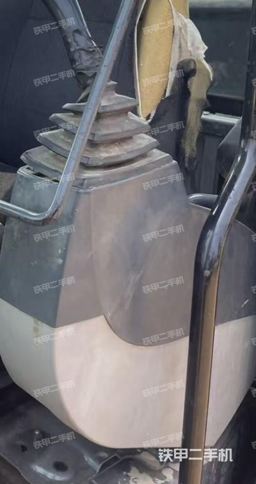 座椅左側(cè)控制臺(tái)/音響/含左手柄(駕駛室部分) 座椅左側(cè)控制臺(tái)/音響/含左手柄(駕駛室部分)