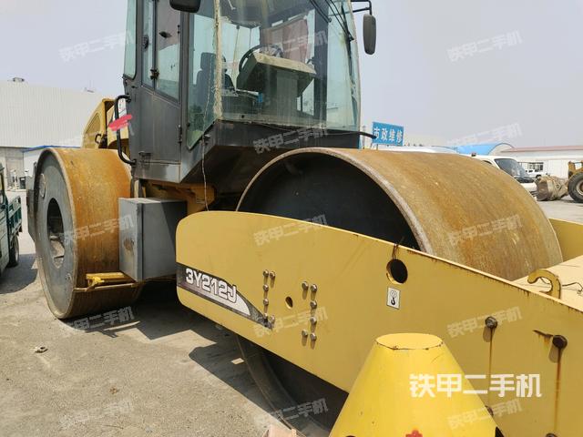 整機(jī)右側(cè)（設(shè)備外觀及核心部件）