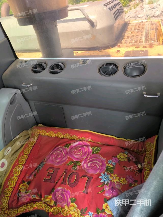 左后方玻璃角標(biāo)(駕駛室部分) 左后方玻璃角標(biāo)(駕駛室部分)