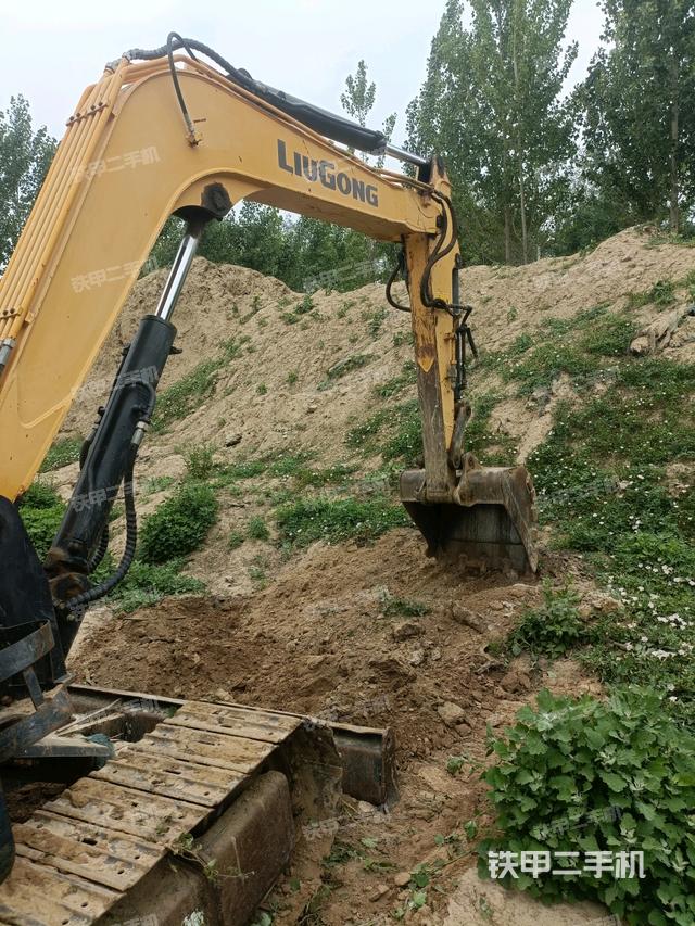 轉盤和下車架正前(工作和回轉裝置) 轉盤和下車架正前(工作和回轉裝置)