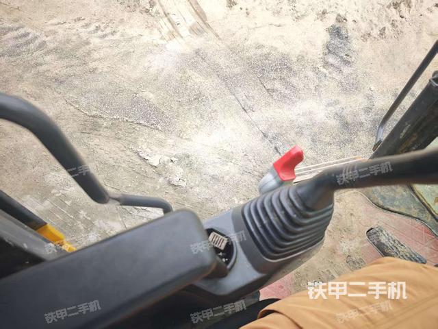 座椅左側(cè)控制臺(tái)/音響/含左手柄(駕駛室部分) 座椅左側(cè)控制臺(tái)/音響/含左手柄(駕駛室部分)