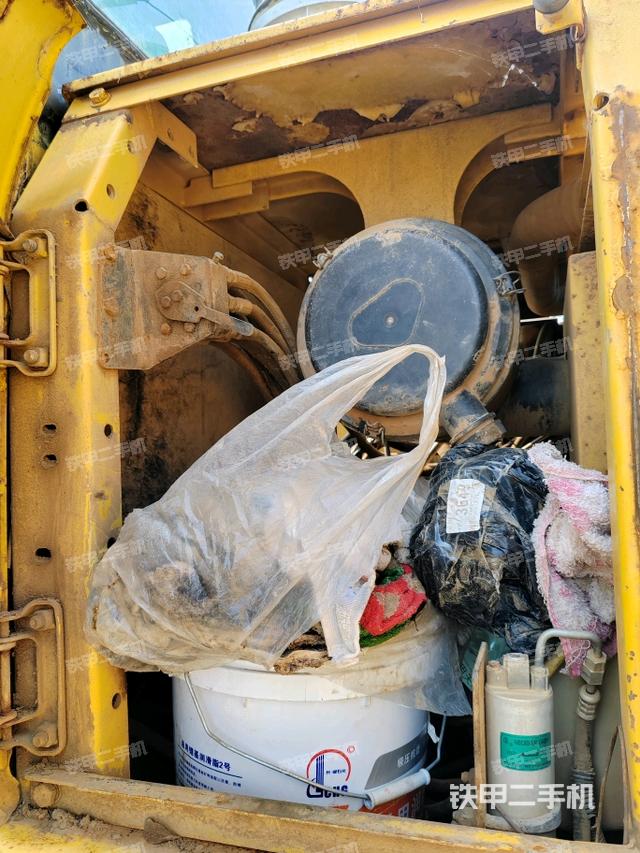 散熱器正面(大件艙室) 散熱器正面(大件艙室)