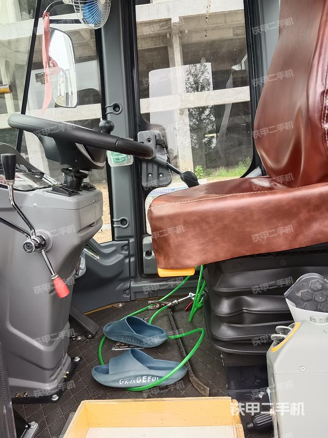 駕駛室操作臺(整機外觀及大件) 駕駛室操作臺(整機外觀及大件)