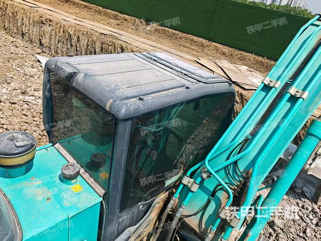 驾驶室顶部（整机外观）