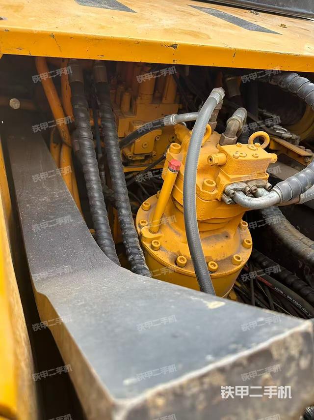 回轉(zhuǎn)馬達(dá)和主控閥（整機外觀）