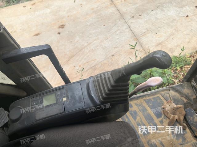 座椅左側(cè)控制臺(tái)/音響/含左手柄(駕駛室部分) 座椅左側(cè)控制臺(tái)/音響/含左手柄(駕駛室部分)