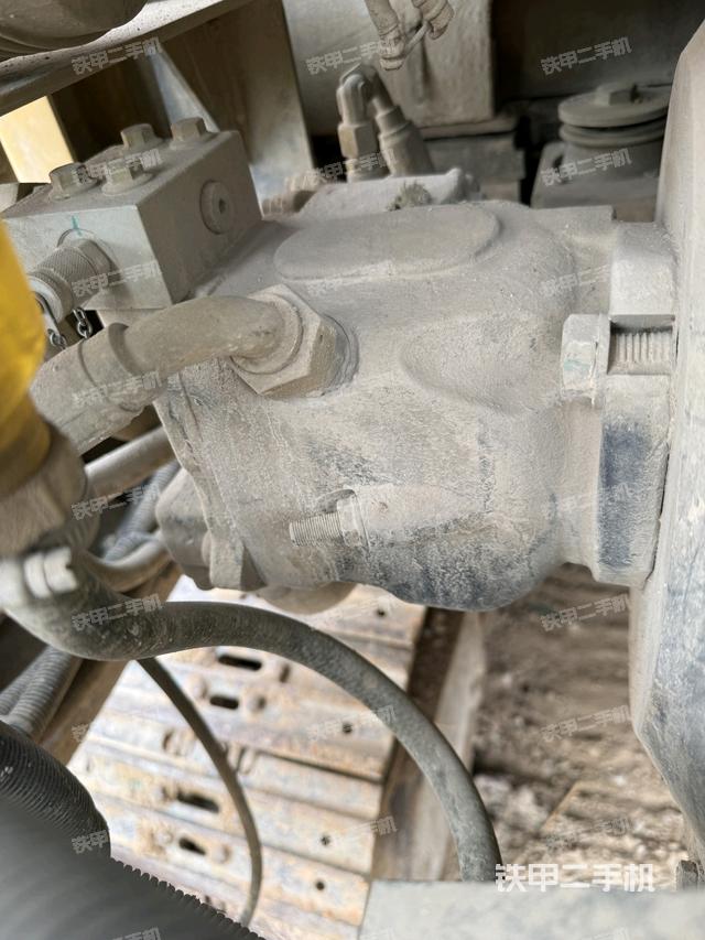 液壓泵艙室正面整體(整機(jī)外觀) 液壓泵艙室正面整體(整機(jī)外觀)