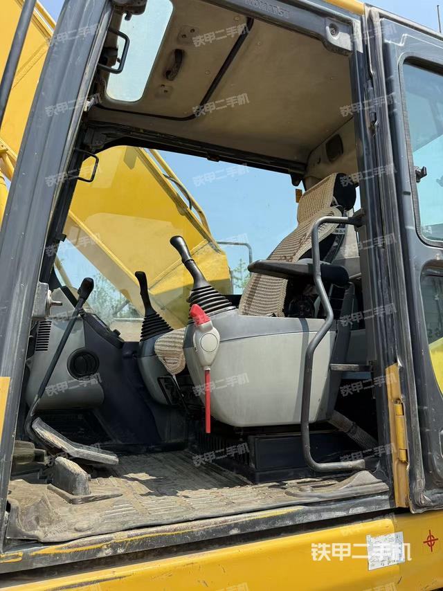 驾驶室整体(整机外观) 驾驶室整体(整机外观)