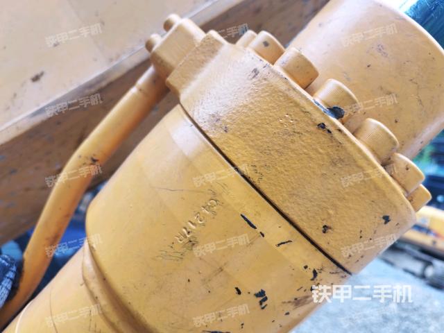 轉(zhuǎn)盤和下車架正前(工作和回轉(zhuǎn)裝置) 轉(zhuǎn)盤和下車架正前(工作和回轉(zhuǎn)裝置)