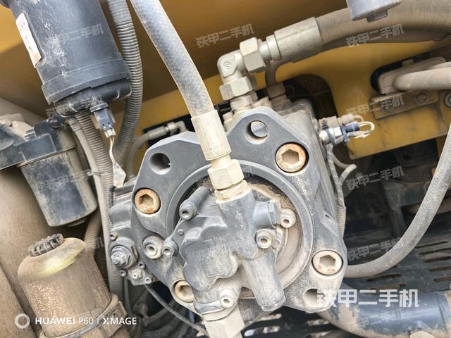 液壓泵艙室正面整體(整機(jī)外觀) 液壓泵艙室正面整體(整機(jī)外觀)