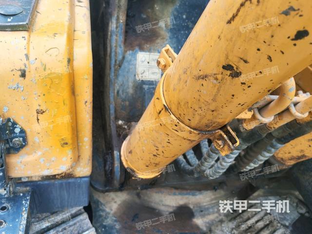 鏟斗右后整體(工作和回轉(zhuǎn)裝置) 鏟斗右后整體(工作和回轉(zhuǎn)裝置)