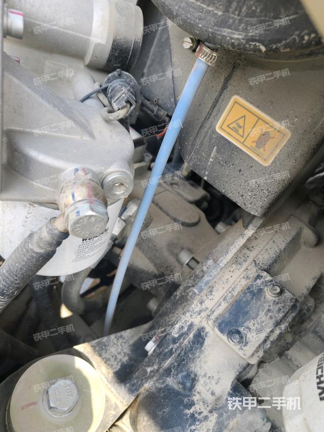 液壓泵艙室正面整體(整機(jī)外觀) 液壓泵艙室正面整體(整機(jī)外觀)