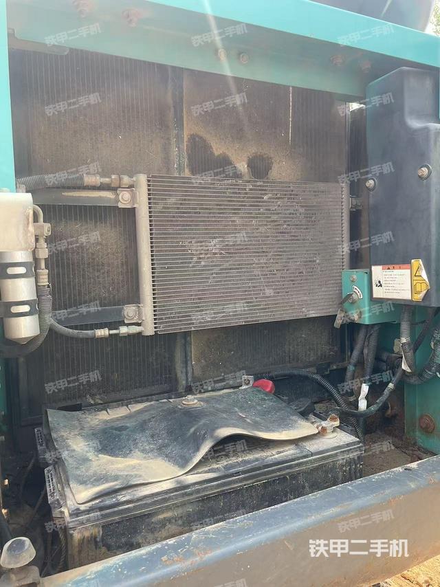 散熱器正面(大件艙室) 散熱器正面(大件艙室)