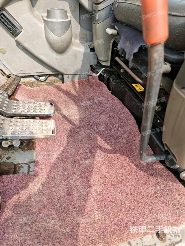 座椅右側(cè)控制臺(tái)/鑰匙門(mén)/油門(mén)/含右手柄（駕駛室部分）