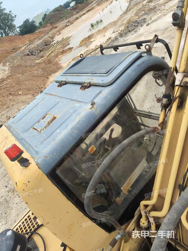 驾驶室顶部（整机外观）