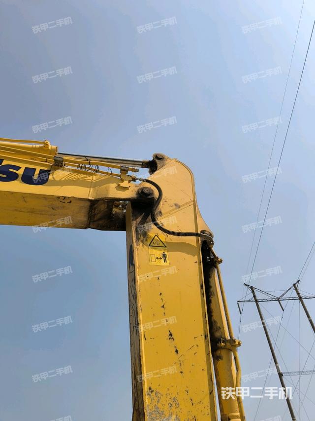 轉(zhuǎn)盤和下車架正前(工作和回轉(zhuǎn)裝置) 轉(zhuǎn)盤和下車架正前(工作和回轉(zhuǎn)裝置)