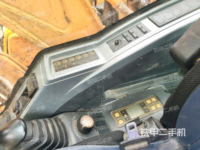 座椅左側(cè)控制臺(tái)/音響/含左手柄(駕駛室部分) 座椅左側(cè)控制臺(tái)/音響/含左手柄(駕駛室部分)