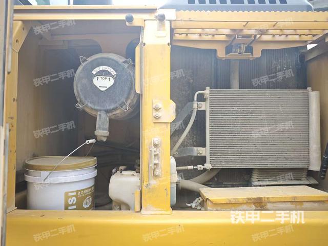散熱器正面(大件艙室) 散熱器正面(大件艙室)