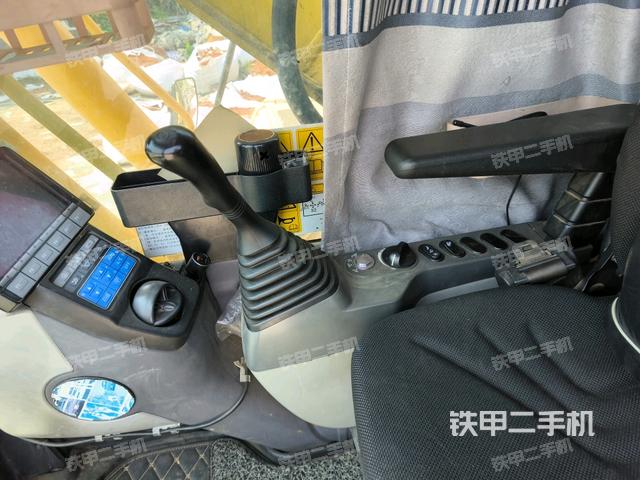 駕駛室正側(cè)(駕駛室部分) 駕駛室正側(cè)(駕駛室部分)