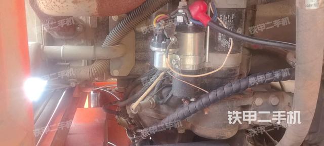 液压泵舱室正面整体（整机外观）