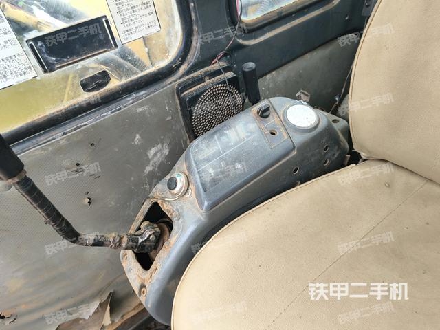 座椅后部(駕駛室部分) 座椅后部(駕駛室部分)