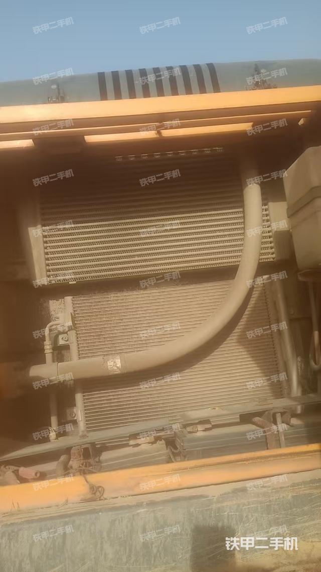 液壓泵艙室正面整體(整機(jī)外觀) 液壓泵艙室正面整體(整機(jī)外觀)