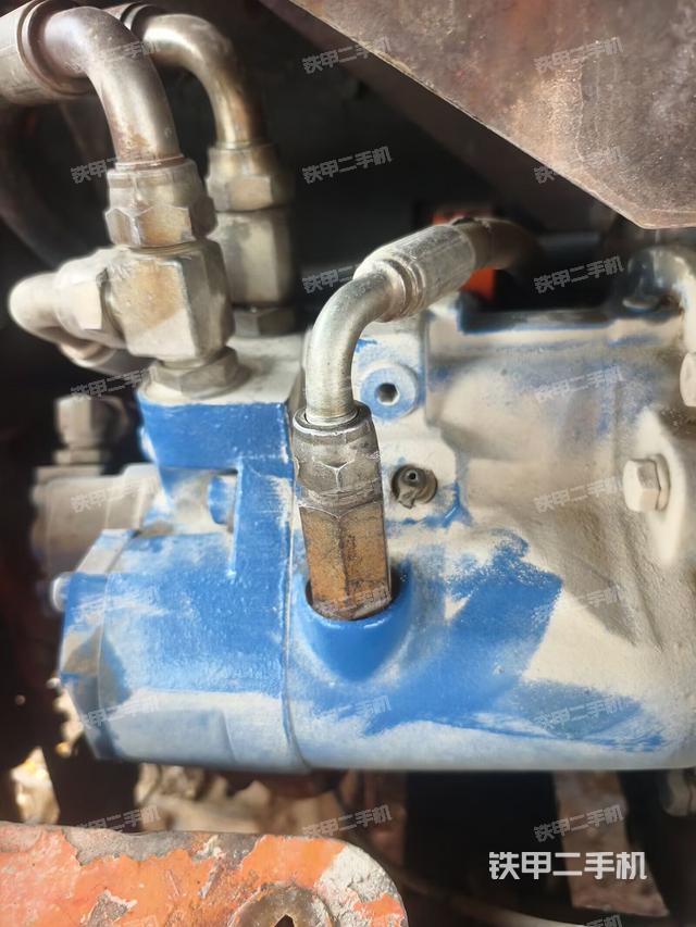 液壓泵艙室正面整體(整機(jī)外觀) 液壓泵艙室正面整體(整機(jī)外觀)