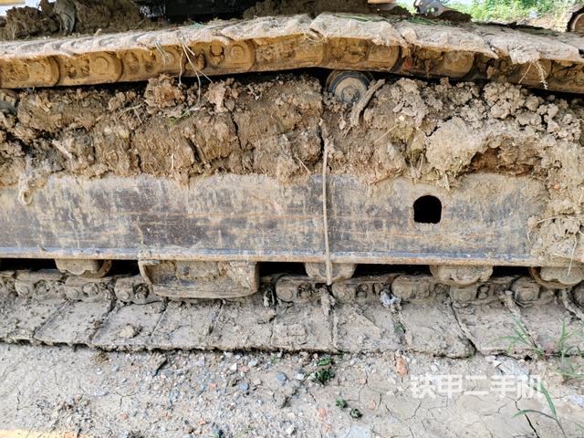 右側(cè)履帶整體(行走機(jī)構(gòu)) 右側(cè)履帶整體(行走機(jī)構(gòu))