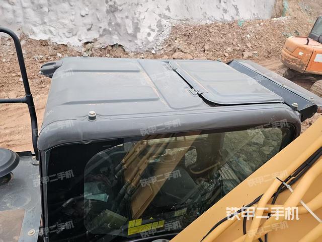 驾驶室顶部（整机外观）