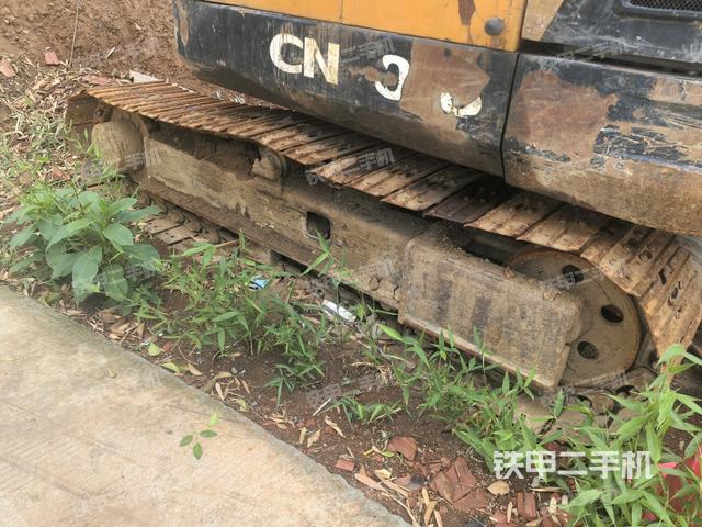 左側(cè)履帶整體?(行走機(jī)構(gòu)) 左側(cè)履帶整體?(行走機(jī)構(gòu))
