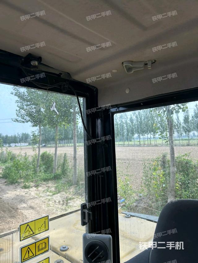 駕駛室頂部(整機外觀) 駕駛室頂部(整機外觀)