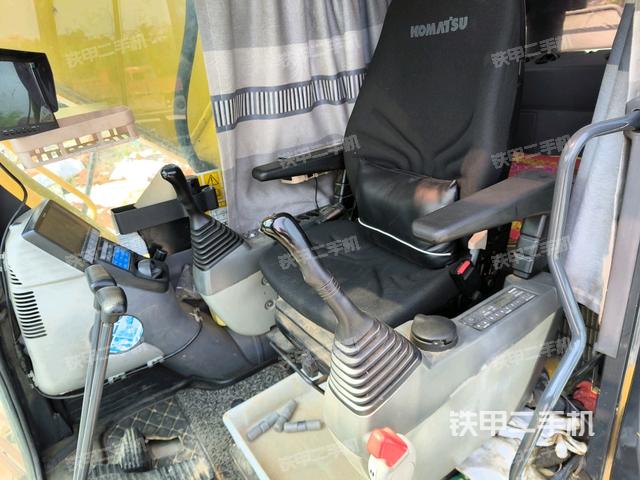 駕駛室左后45度(駕駛室部分) 駕駛室左后45度(駕駛室部分)
