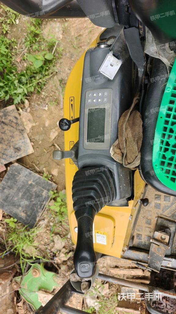 座椅右侧控制台/钥匙门/油门/含右手柄（驾驶室部分）