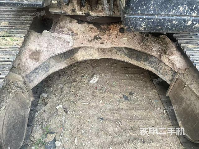 轉(zhuǎn)盤(pán)和下車(chē)架正前(工作和回轉(zhuǎn)裝置) 轉(zhuǎn)盤(pán)和下車(chē)架正前(工作和回轉(zhuǎn)裝置)