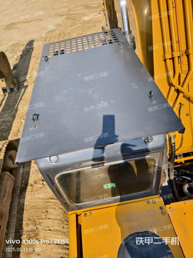 駕駛室頂部（整機外觀）