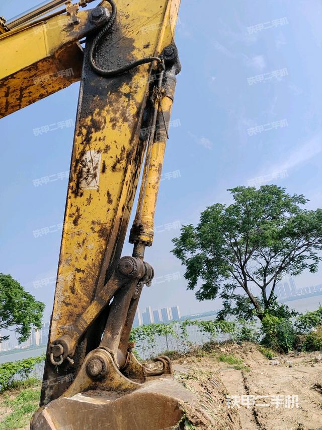 小臂整體左后(工作和回轉(zhuǎn)裝置) 小臂整體左后(工作和回轉(zhuǎn)裝置)